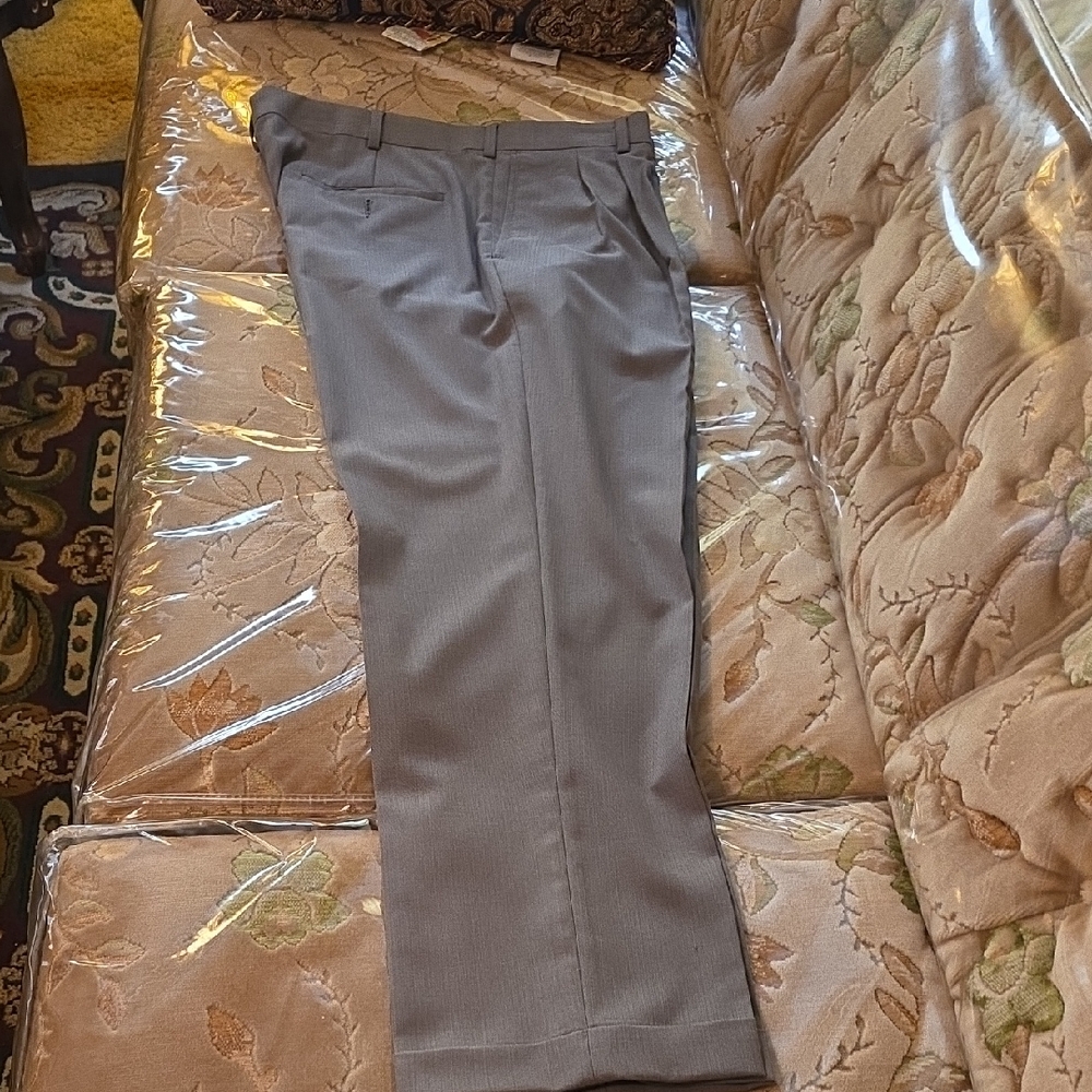 Roundtree & Yorke Elegant Gray Men's Dress Pants